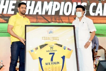 இன்னும் பல வருடங்கள் சென்னை அணியை வழிநடத்த வேண்டும்; தோனியிடம் கோரிக்கை  வைத்த  முதலமைச்சர் மு.க ஸ்டாலின்
