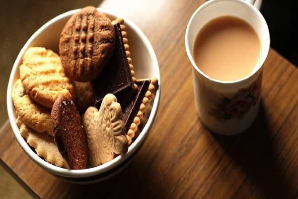 இந்த ஆரோக்கிய பிரச்சினை இருக்கா? டீ ,காபி கூட இந்த 4 உணவை தவறியும் சாப்பிடாதீங்க | Foods You Should Never Eat With Tea Or Coffee இந்த ஆரோக்கிய பிரச்சினை இருக்கா? டீ ,காபி கூட இந்த 4 உணவை தவறியும் சாப்பிடாதீங்க | Foods You Should Never Eat With Tea Or Coffee