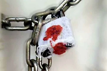 10 பேருக்கு கொரோனா! இரு வர்த்தக நிலையங்களுக்கு சீல் வைப்பு