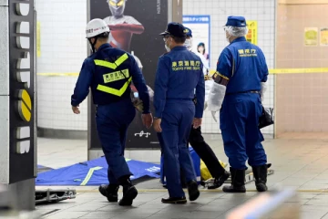 டோக்கியோ ரயிலில் கண்மூடித்தனமான கத்திக்குத்து தாக்குதல்: 10 பேர் படுகாயம்!