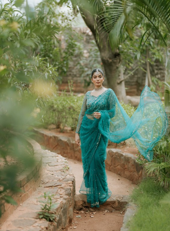 பிக்பாஸில் இருந்து சமீபத்தில் வெளியேறிய வியானாவின் அழகிய போட்டோஸ் 7 Gallery