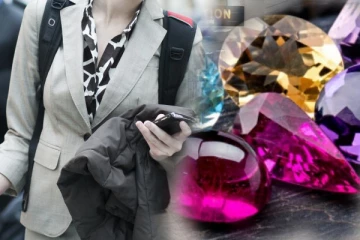 விமான நிலையத்தில் பெண்ணின் ஆடைக்குள் சிக்கிய பொருளால் அதிகாரிகள் அதிர்ச்சி!