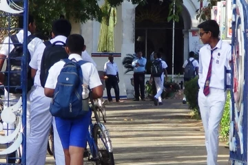 பாடசாலைகளில் ஆரம்பிக்கப்பட்ட கல்வி நடவடிக்கை! மாணவர்கள் அதிகளவானோர் வருகை (Photos)