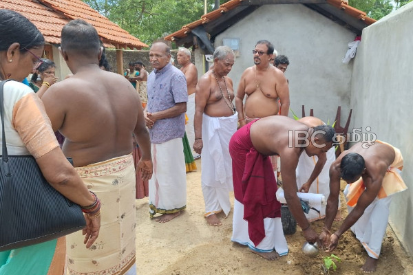 யாழில் புணர் நிர்மாணம் செய்யப்பட்ட 400 வருடங்கள் பழமையான ஆலயம் | 400 Year Old Aathi Sivan Temple Reopens In Jaffna