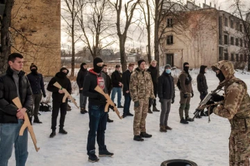 රට ගැන කැක්කුමක් ඇති යුක්රේන රටවැසියන්, 80000ක් නැවතත් තම මව් රටට...