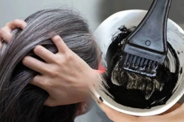 நரைமுடியை கருப்பாக்க உதவும் இயற்கை டை.., எப்படி தயாரிப்பது?