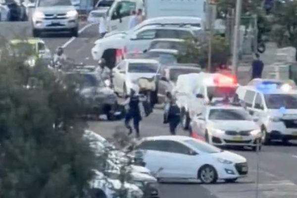 சிட்னியில் இடம்பெற்ற பாரிய துப்பாக்கிச் சூட்டில் 10 பேர் பலி | Several Injured In Mass Shooting In Sydney சிட்னியில் இடம்பெற்ற பாரிய துப்பாக்கிச் சூட்டில் 10 பேர் பலி | Several Injured In Mass Shooting In Sydney