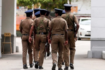 පිපිරීමකින් පොලිස් නිලධාරියෙකු මරුට..(PHOTOS)