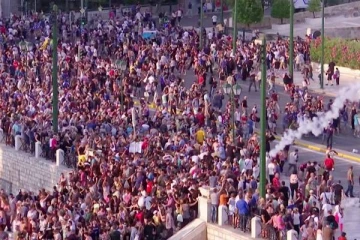 தடுப்பூசி செலுத்திக்கொள்ள எதிர்ப்பு தெரிவித்த மக்கள்...எந்த நாடு தெரியுமா?