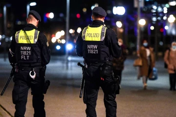 ஜெர்மனியில் பொலிஸாருக்கு ஆட்டங்காட்டிய பெண் அதிரடி கைது!