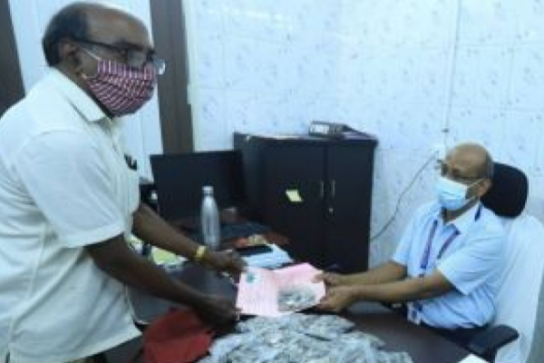 சில்லரையுடன் வந்து அலறவிட்ட வேட்பாளர்: அப்படி என்ன நடந்தது? | Candidate Retail Screamed Villivakkam