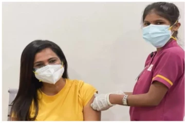 கொரோனா தடுப்பூசி செலுத்திக் கொண்டார் நடிகை ரம்யா பாண்டியன்!