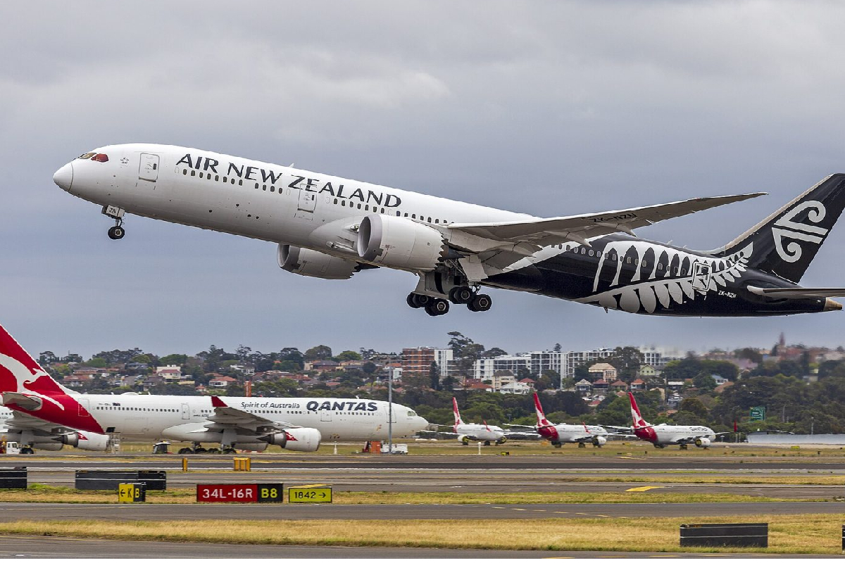 மத்திய கிழக்கு போர் பதற்றம்; உலகளவில் விமானக் கட்டணங்கள் உயர்வு! | Middle East War Tensions Global Airfares Rise