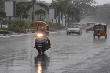 தமிழகத்தில் 10 மாவட்டங்களில் கன மழைக்கு வாய்ப்பு..!