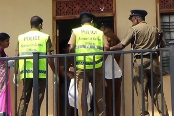 இளம் யுவதி பட்டப்பகலில் வெட்டி படுகொலை: தென்னிலங்கையில் சம்பவம்