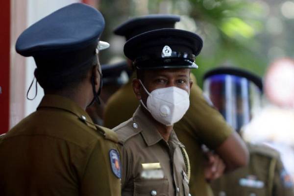நண்பர்களுடன் நீராட சென்ற இளைஞனுக்கு நேர்ந்த சோகம் | Young Man Swimming Sea And Went Missing