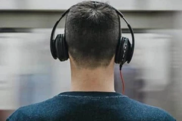 பொதுமக்கள் உஷார்...ப்ளூடூத் ஹெட்போன் வெடித்து இளைஞர் பலி..