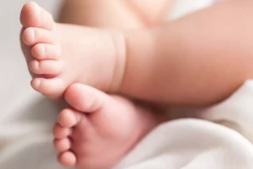 கோர விபத்தில் சிக்கி பெண் குழந்தை பலி