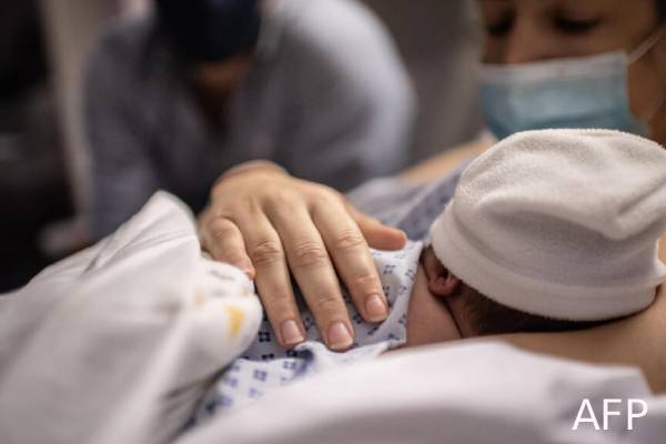 காலம் கடந்துபோகும் முன் குழந்தை பெற்றுக்கொள்ளுங்கள்: பிரான்ஸ் மக்களுக்கு ஆலோசனை | France Advised Youths To Have Baby Before Too Late