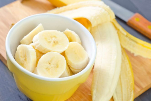 இந்த பிரச்சனை இருக்குறவங்க தெரியாம கூட வாழைப்பழத்தை சாப்பிடக்கூடாதாம்! | These People Should Not Eat Banana Even