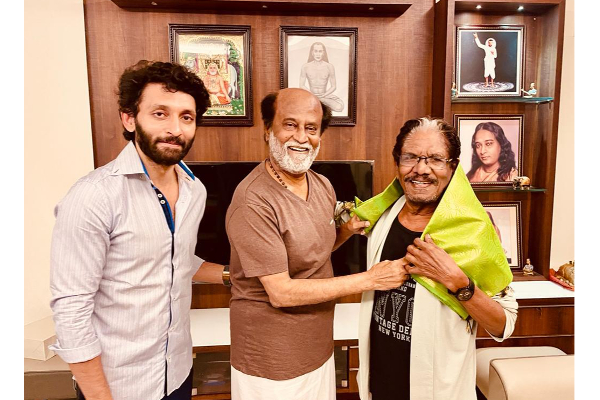 ராக்கி படத்தை பார்த்துவிட்டு பாரதிராஜாவை பாராட்டிய ரஜினிகாந்த்.. வெளிவந்த புகைப்படம் | Rajinikanth Wishes To Rocky Team