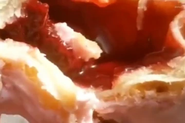 சாக்லேட் பிளேவரில் சமோசா! வியக்க வைக்கும் வைரல் வீடியோ