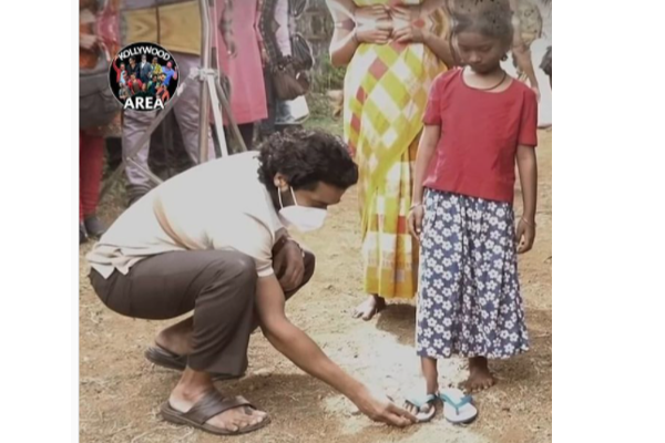 குழந்தைக்கு செருப்பு மாட்டிவிட்டு நடிகர் சூர்யா.. அனைவரையும் எமோஷனல் ஆக்கிய புகைப்படம் | Emotional Picture From Actor Suriya