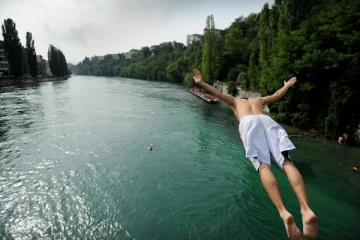 சுவிட்சர்லாந்தில் நீச்சல் பிரியர்களுக்கு எச்சரிக்கை