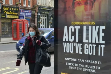 பிரித்தானியாவில் கோவிட் எச்சரிக்கை நிலை நான்கில் இருந்து மூன்றாகக் குறைப்பு!