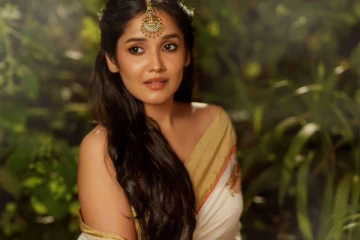 அனிகா சுரேந்திரன் ஓணம் சேலையில் செம கியூட் புகைப்படங்கள்