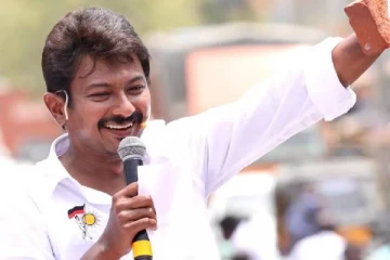 அரசியல் மாமாக்களை கண்டுக்கொள்ளாதீர்கள்  - உதயநிதி ட்வீட்