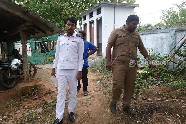 வவுனியாவில் புலமைப்பரிசில் பரீட்சை நிலையங்களில் திடீர் சோதனை (Photos) | Raid Scholarship Examination Centers In Vavuniya