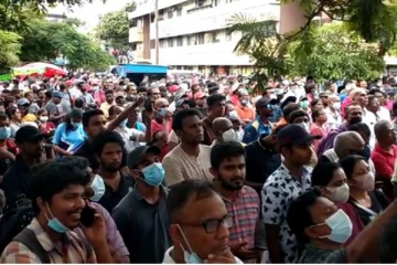 ரணில் அரசாங்கத்திற்கு எதிராக கொழும்பில் அணிதிரண்டுள்ள மக்கள்! வீதியில் இறங்கி போராட்டம்(Video)