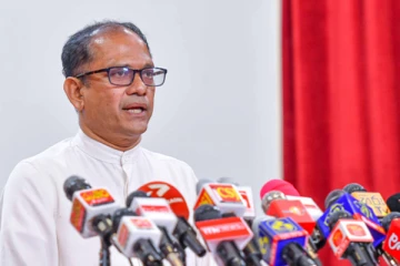 முன்னாள் இராஜாங்க அமைச்சரின் வங்கி கணக்குகள் முடக்கம்!