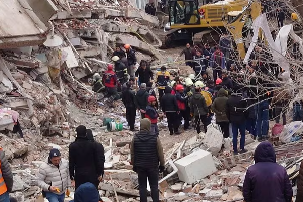 துருக்கி நிலநடுக்கத்தில் பலி எண்ணிக்கை 2300ஆக உயர்வு! | Turkey Earthquake Death Toll Rises To 2300