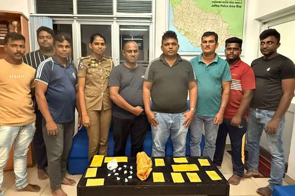 யாழில் இரு பெண்கள் உட்பட 6 பேர் அதிரடியாக கைது | Six People Including Two Women Arrested In Jaffna யாழில் இரு பெண்கள் உட்பட 6 பேர் அதிரடியாக கைது | Six People Including Two Women Arrested In Jaffna