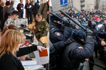 மொத்தம் 114 மில்லியன் வாக்காளர்கள்! புடினுக்கு எதிரான Noon.. குவிக்கப்பட்ட பாதுகாப்பு, பொலிஸ் படைகள்