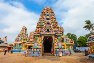 நாட்டில் 3 தடுப்பூசிகளையும் பெற்றவர்கள் மட்டுமே கோவில் செல்ல அனுமதி