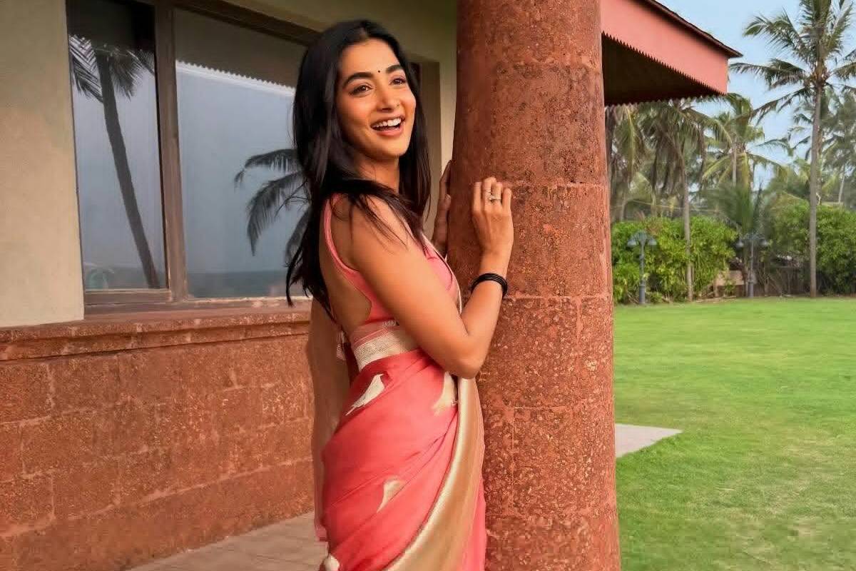 பாலிவுட் நடிகருடன் ரகசிய காதலில் நடிகை பூஜா ஹெக்டே.. | Pooja Hegde Dating Baazaar Actor Rohan Mehra