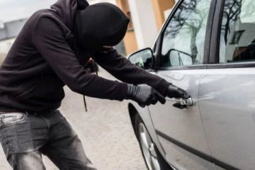 கனடாவில் கார் திருட்டு சந்தேகத்தில் ஒருர் மீது பொலிஸார் துப்பாக்கிச் சூடு