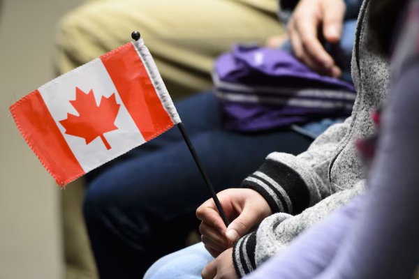 கனடாவின் மக்கள்தொகையில் வரலாறு காணாத அளவில் வீழ்ச்சி: பின்னணியில் புலம்பெயர்தல் | Canada Population Drops By Temporary Residents கனடாவின் மக்கள்தொகையில் வரலாறு காணாத அளவில் வீழ்ச்சி: பின்னணியில் புலம்பெயர்தல் | Canada Population Drops By Temporary Residents