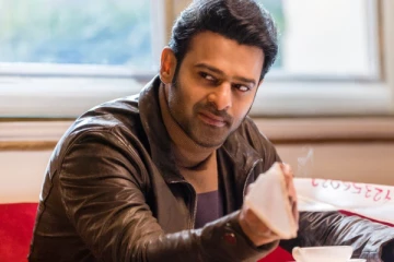 வலிமையை ஓவர்டேக் செய்து ராதே ஷ்யாம் 3 நாளில் வசூல் சாதனை..  இத்தனை கோடியா?