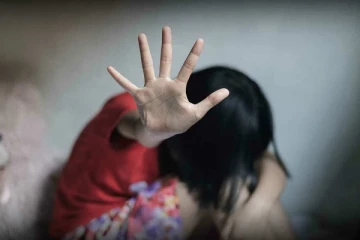 13 வயது சிறுமி கூட்டு பலாத்காரம்; 60 வயது தாத்தா உட்பட 5 பேர் கைது