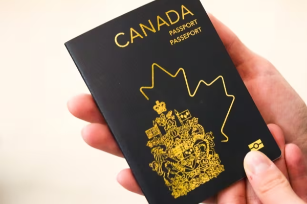 கனடாவின் கடவுச்சீட்டு தரத்தில் ஏற்பட்டுள்ள மாற்றம் | The Canadian Passport Continues To Lose Power