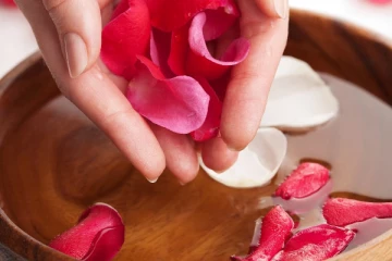 சரும நோய்களை விரட்டியக்கும் ரோஜா இதழ்கள்! இவ்வளவு மருத்துவ குணமா?