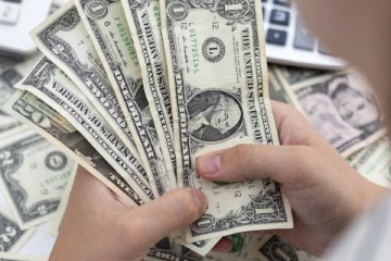 අද ඩොලරයට ලැබුණ විශේෂ වටිනාකම.. (PHOTO)