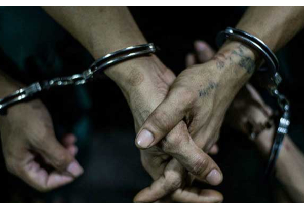 கொழும்பில் துப்பாக்கியுடன் இருவர் கைது! | Two Arrested With Firearms In Colombo