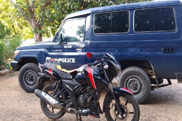 தொடர்ச்சியான தங்க நெக்லஸ் கொள்ளை - காவல்துறை உத்தியோகத்தர் அதிரடி கைது | Constable Arrested For Breaking Gold Necklaces