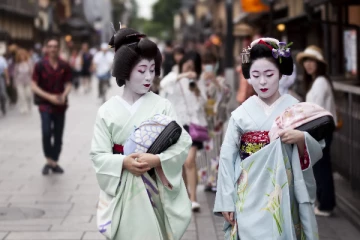 தற்கொலை செய்ய தோன்றினால் கொலை செய்யும் விநோத காடு! பின்னணியில் இருக்கும் சுவாரஸ்யங்கள்