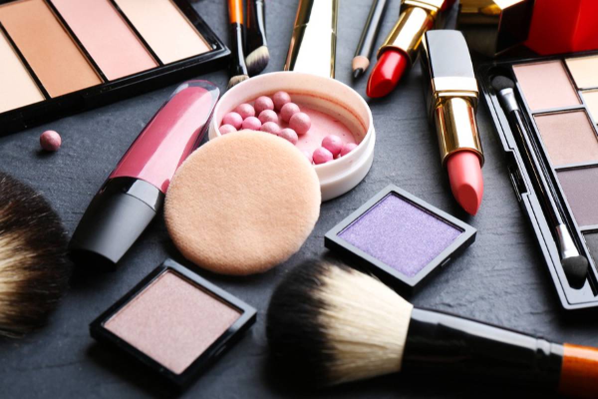 புறக்கோட்டையில் 10 மில்லியன் ரூபாய் பெறுமதியான அழகு சாதனப் பொருட்கள் மீட்பு | Beauty Product Recovery Colombo Pettah